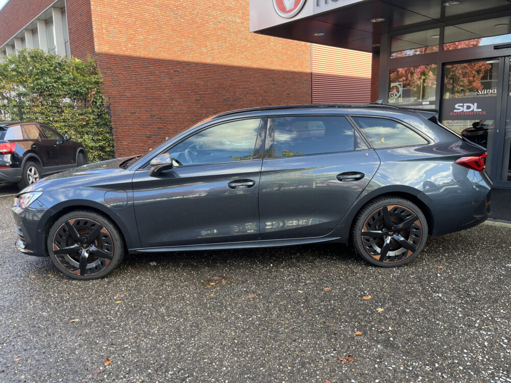 57627324-cupra-leon-sportstourer-2020