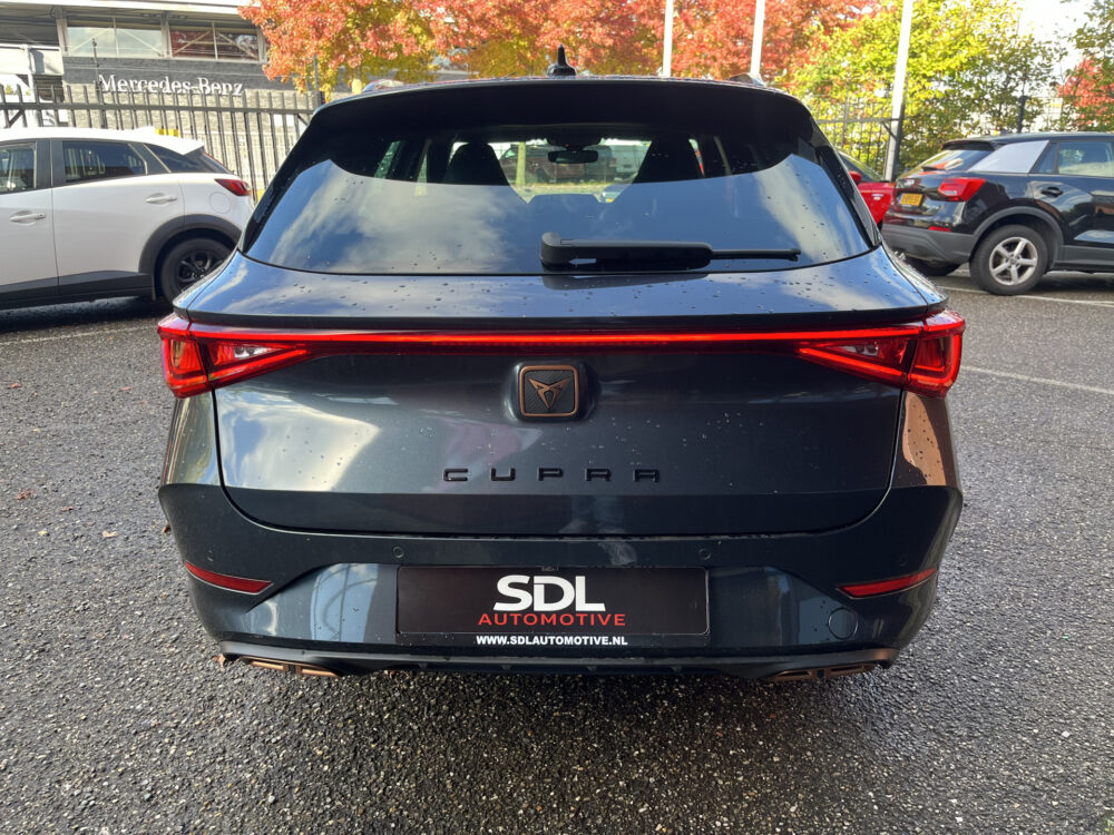 57627324-cupra-leon-sportstourer-2020
