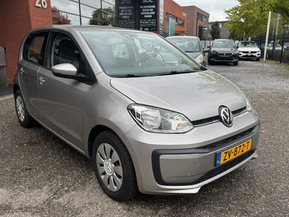 57672564-volkswagen-up-2019