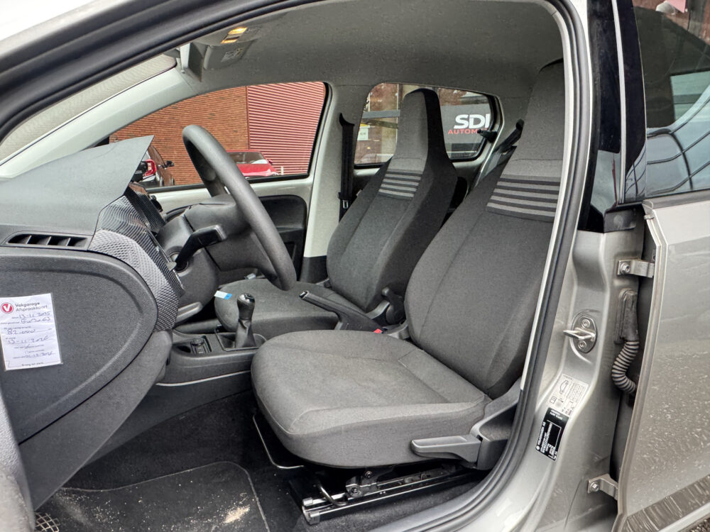 57672564-volkswagen-up-2019