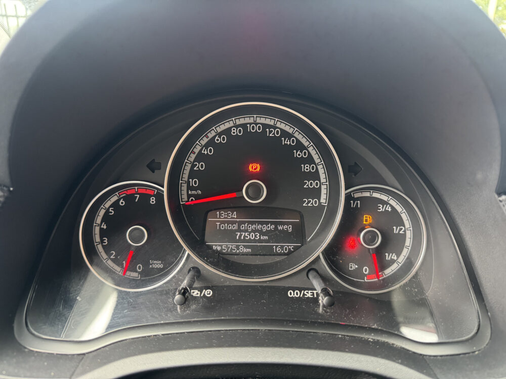 57672564-volkswagen-up-2019