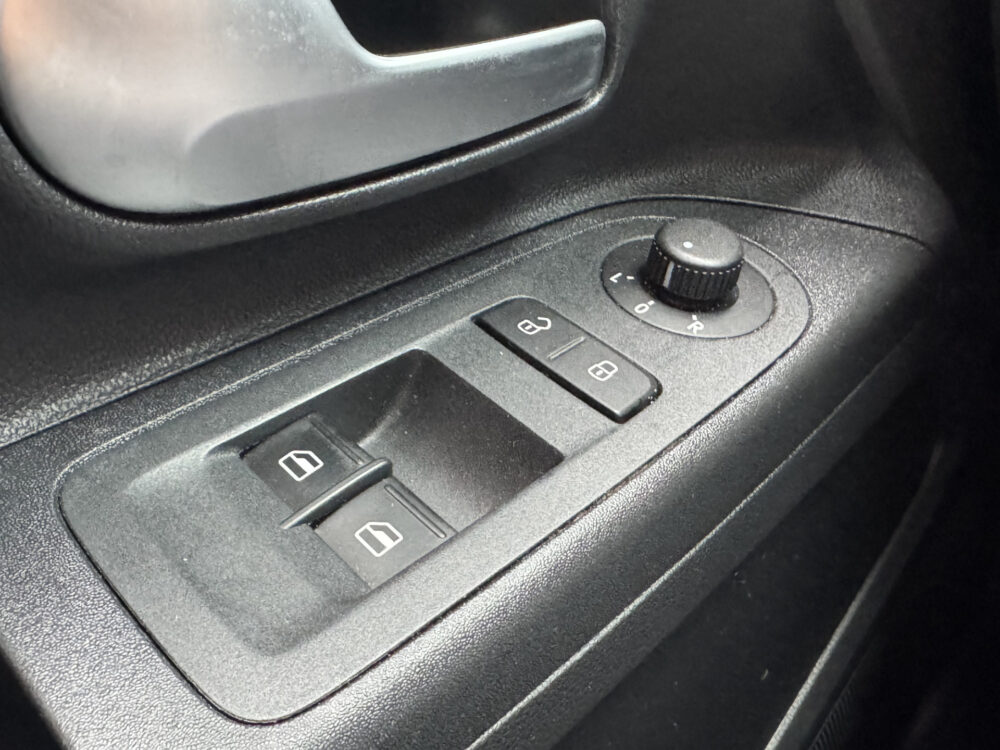 57672564-volkswagen-up-2019
