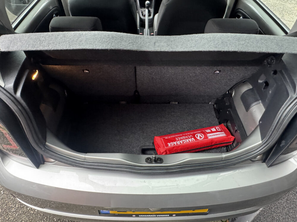 57672564-volkswagen-up-2019
