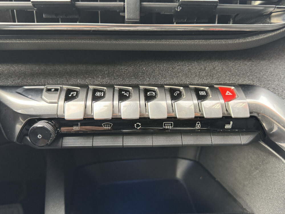 57679734-peugeot-3008-2022