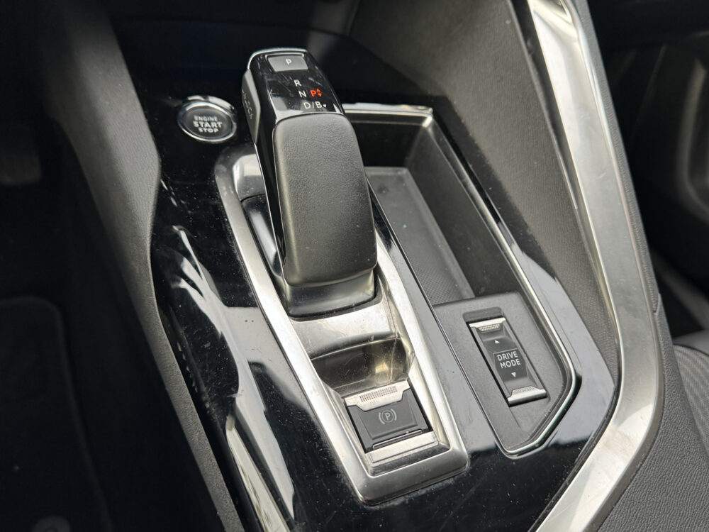 57679734-peugeot-3008-2022