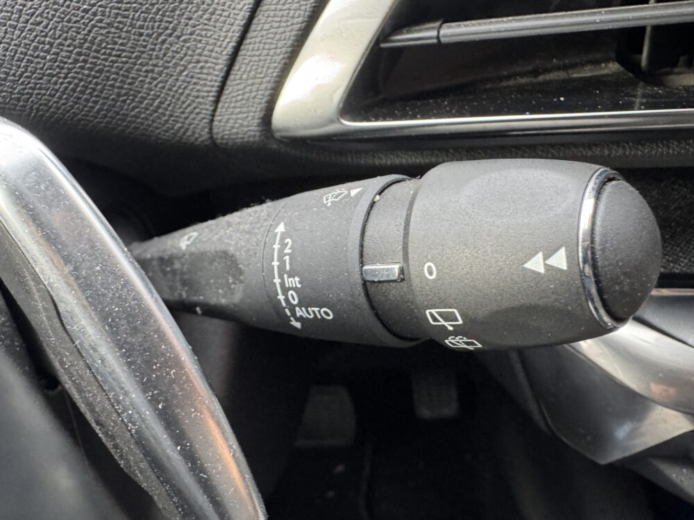 57679734-peugeot-3008-2022