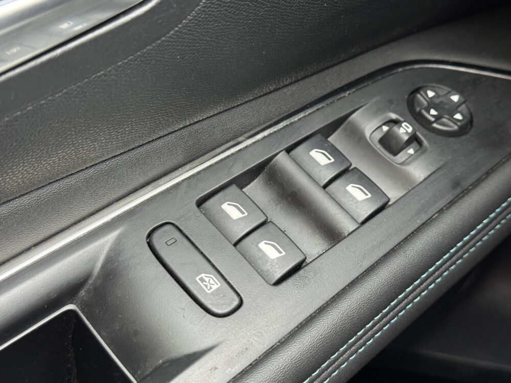 57679734-peugeot-3008-2022
