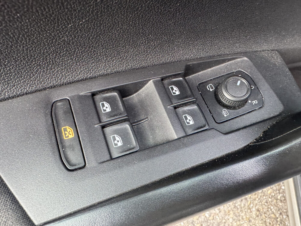 57724579-volkswagen-taigo-2023