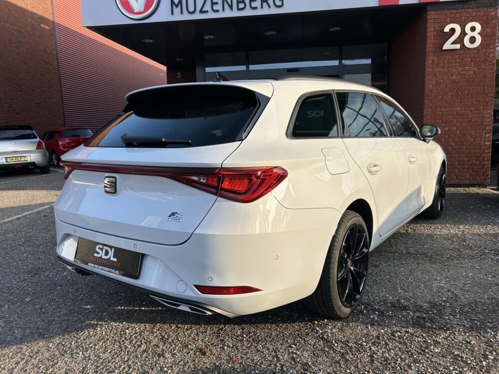57816348-seat-leon-2021