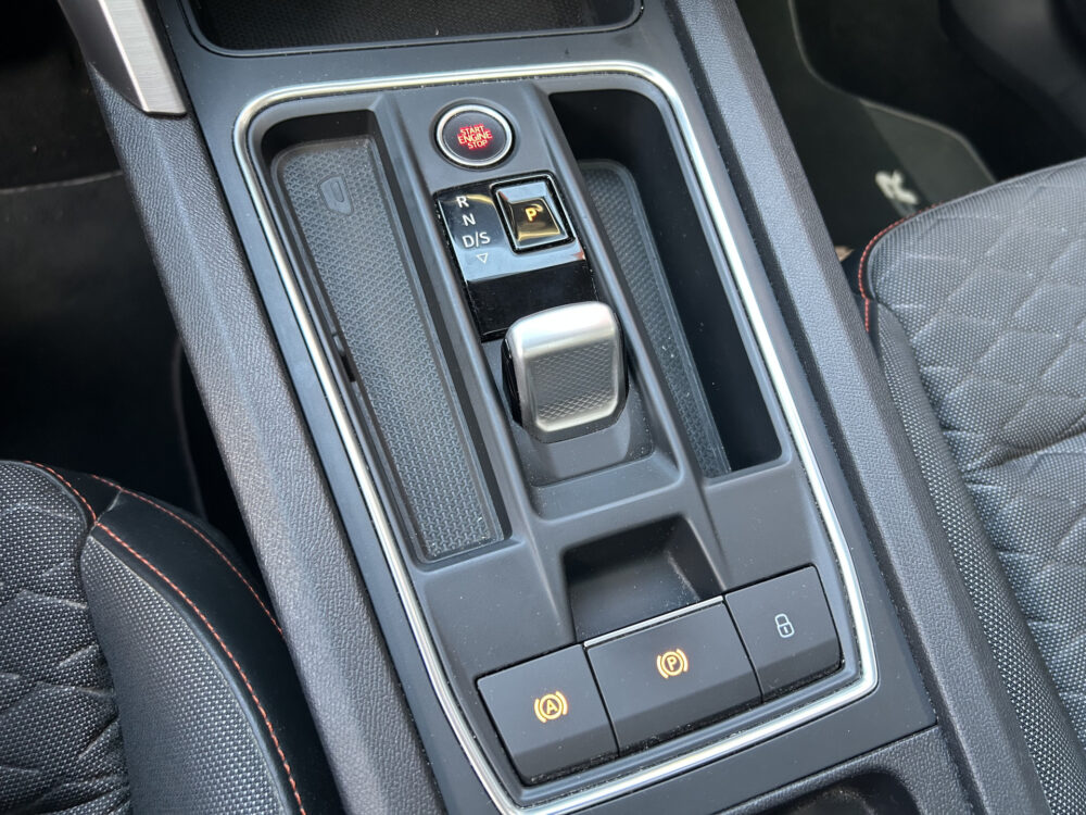 57816348-seat-leon-2021