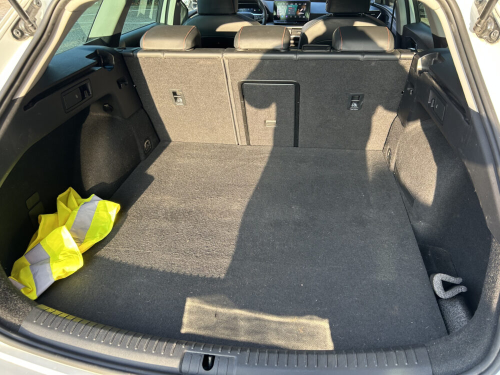 57816348-seat-leon-2021