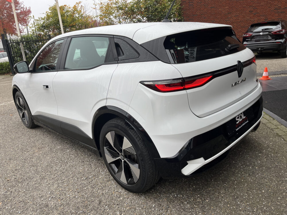 57855657-renault-megane-2023
