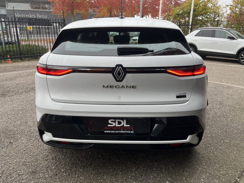 57855657-renault-megane-2023