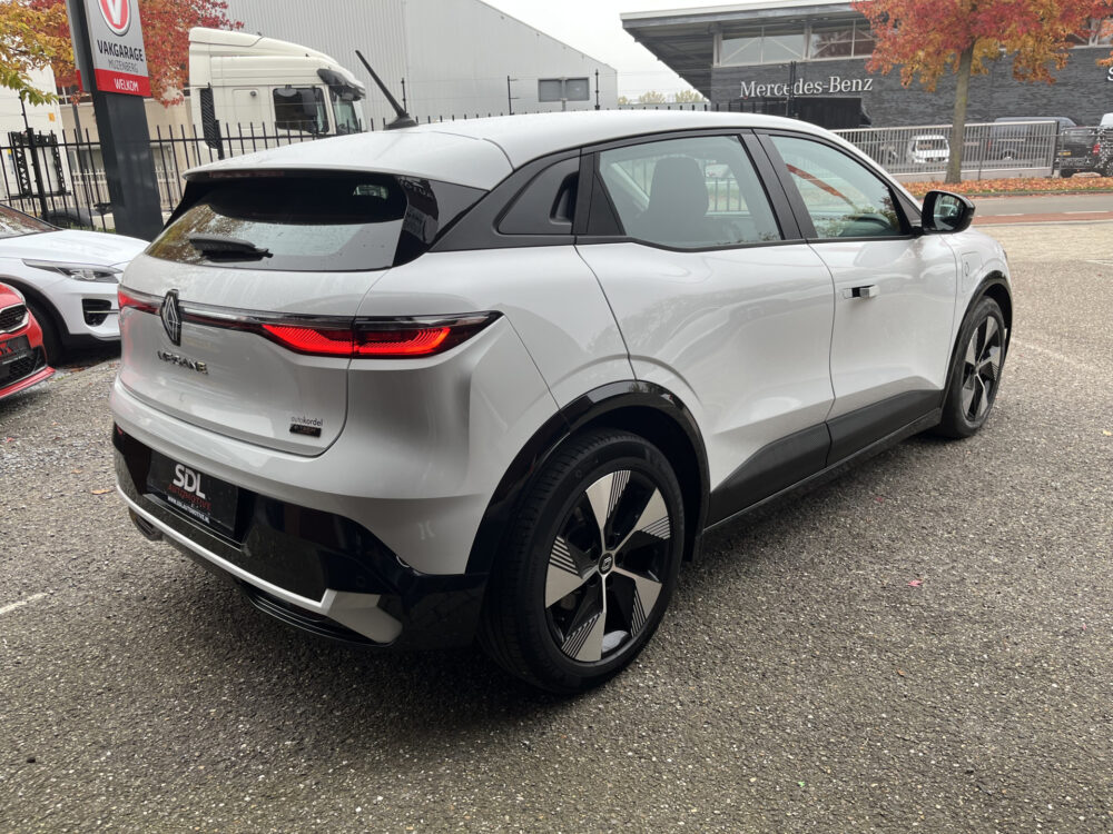 57855657-renault-megane-2023