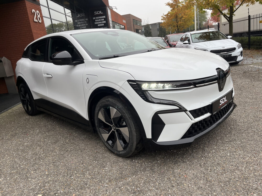 57855657-renault-megane-2023