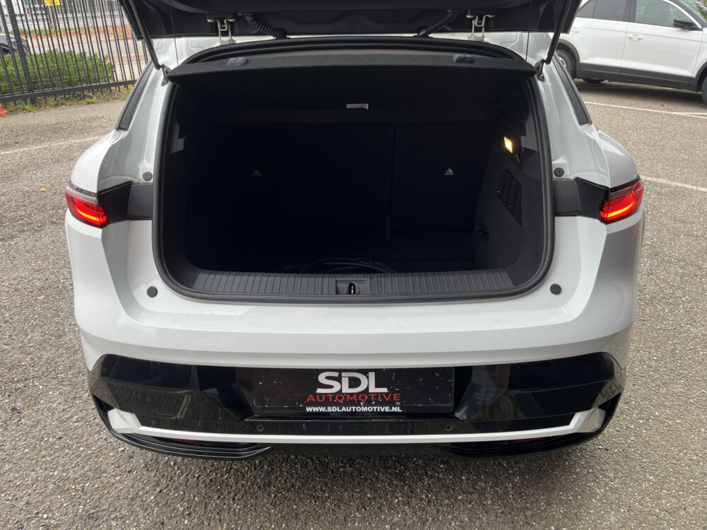57855657-renault-megane-2023