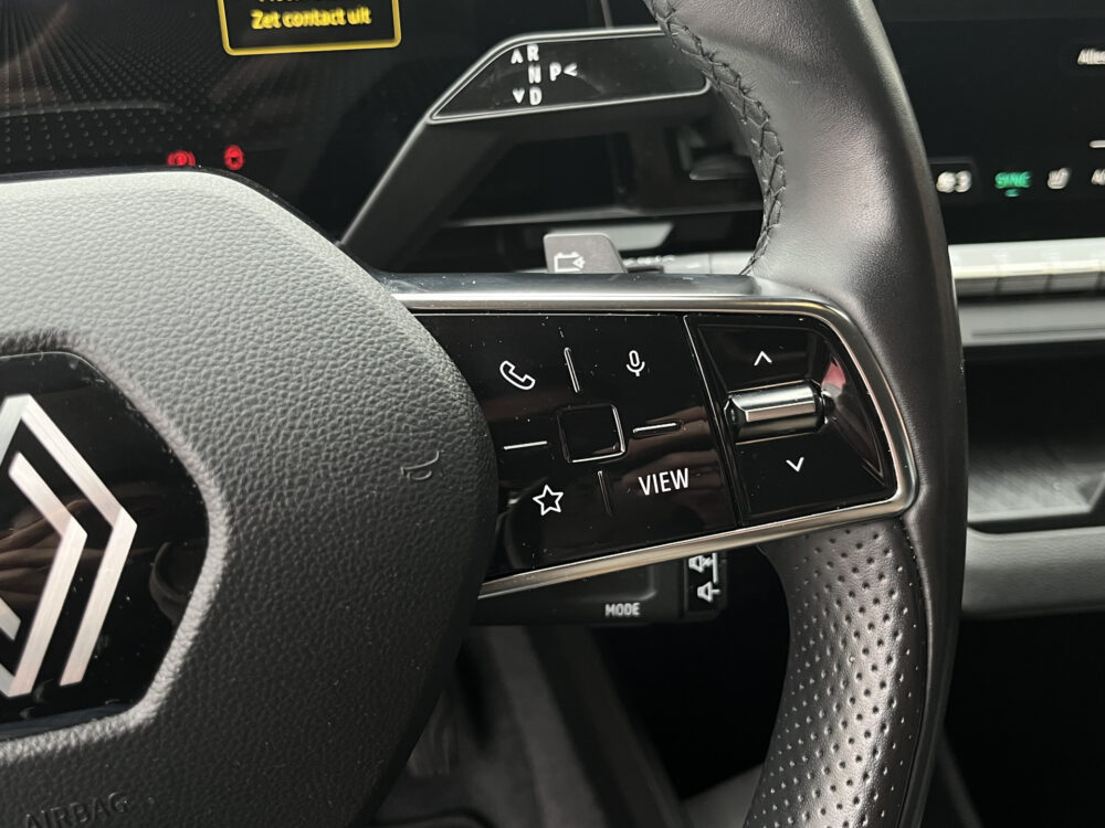 57855657-renault-megane-2023
