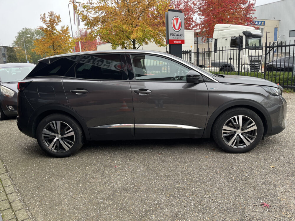 57855920-peugeot-3008-2022