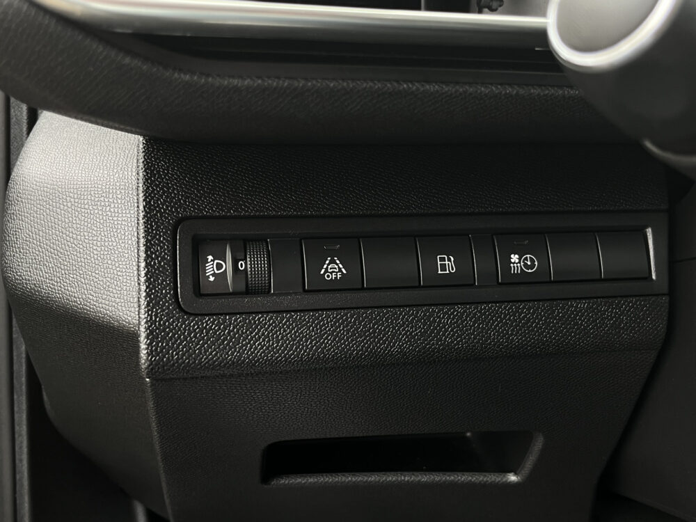 57855920-peugeot-3008-2022