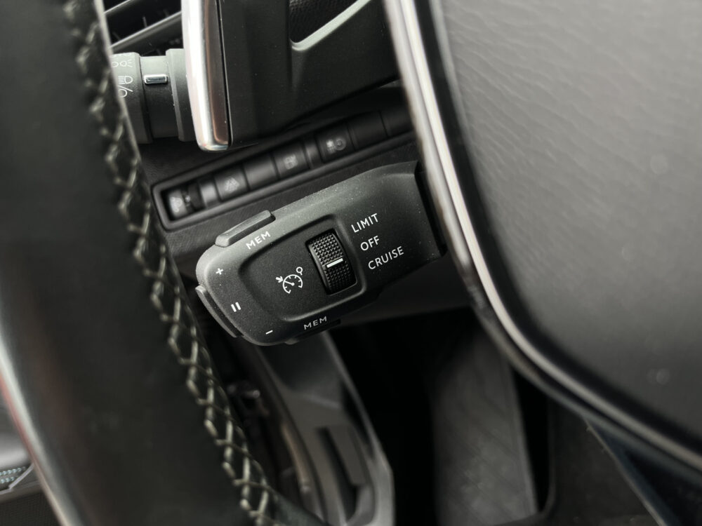 57855920-peugeot-3008-2022