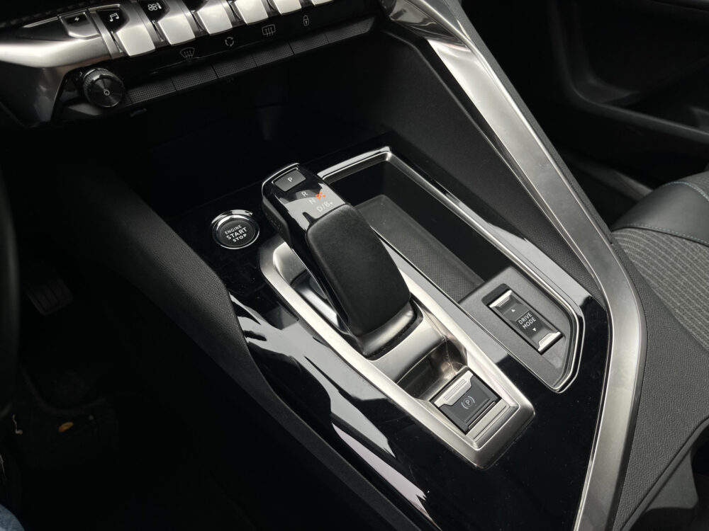 57855920-peugeot-3008-2022