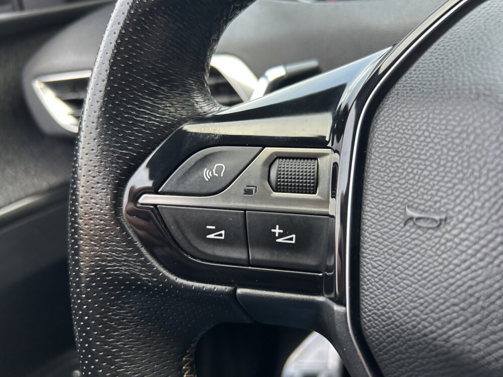 57856583-peugeot-3008-2016