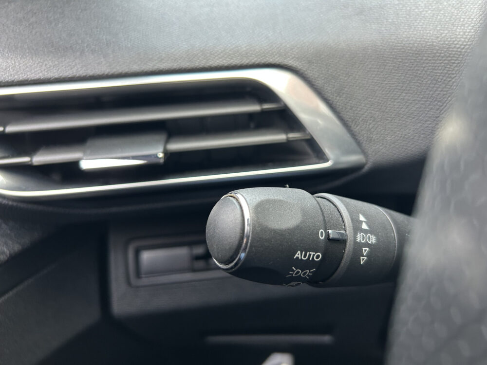 57856583-peugeot-3008-2016