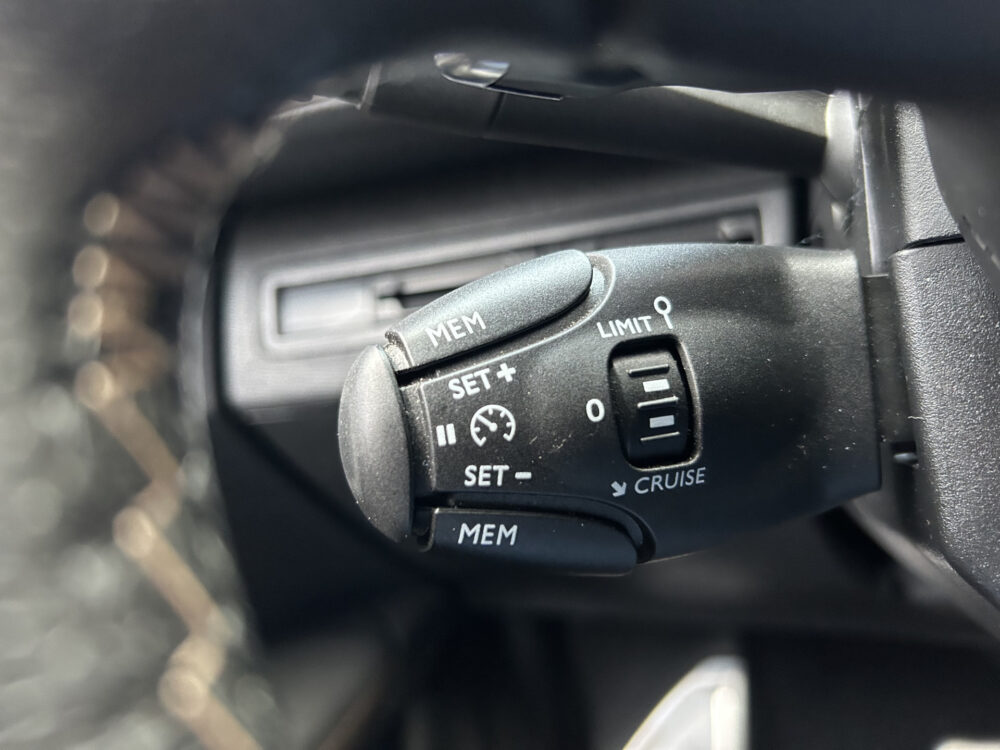 57856583-peugeot-3008-2016