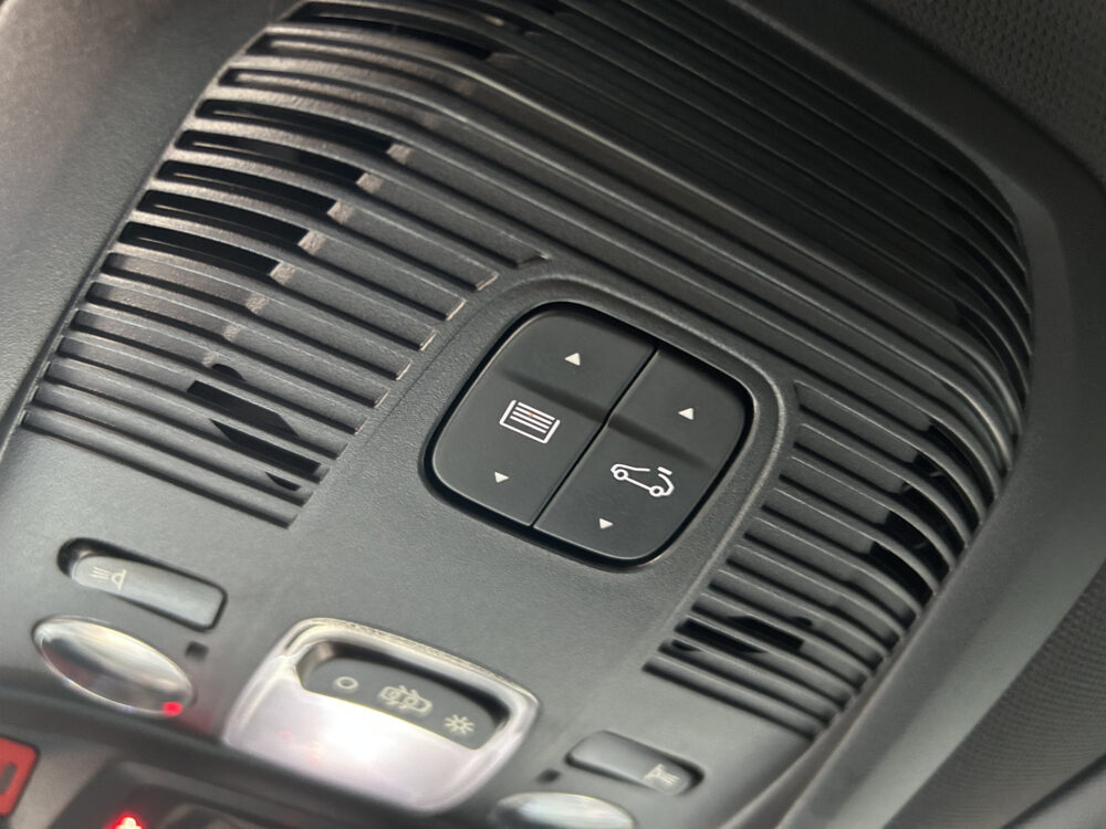 57856583-peugeot-3008-2016