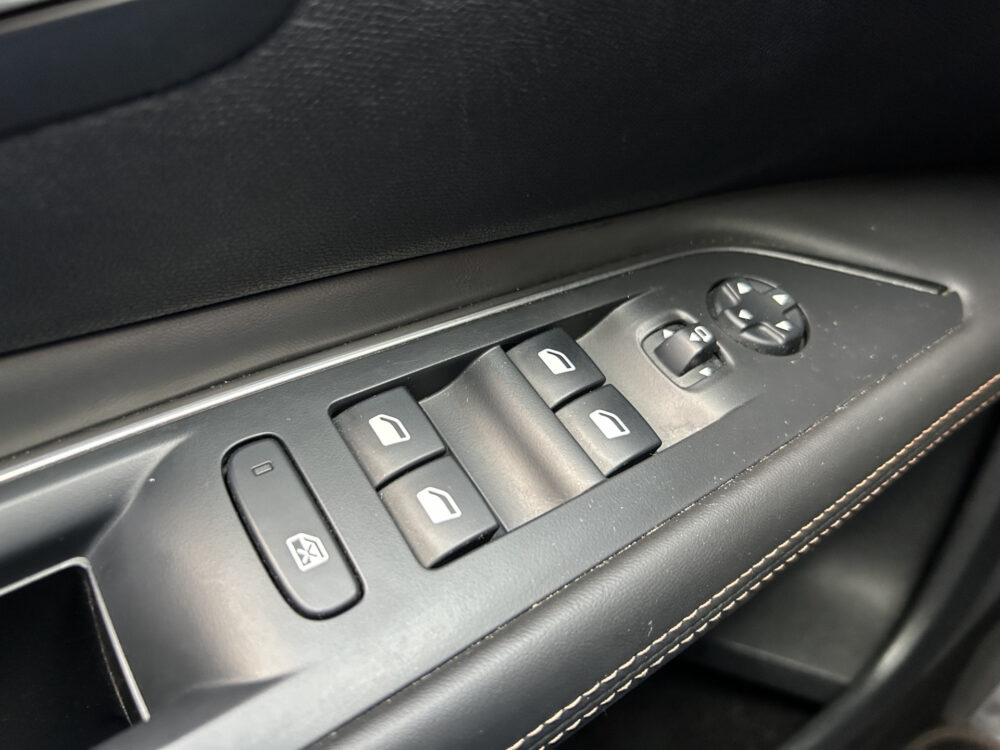 57856583-peugeot-3008-2016